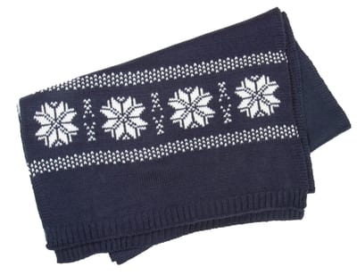 Gestrickter Weihnachtsschal mit Sternmuster
